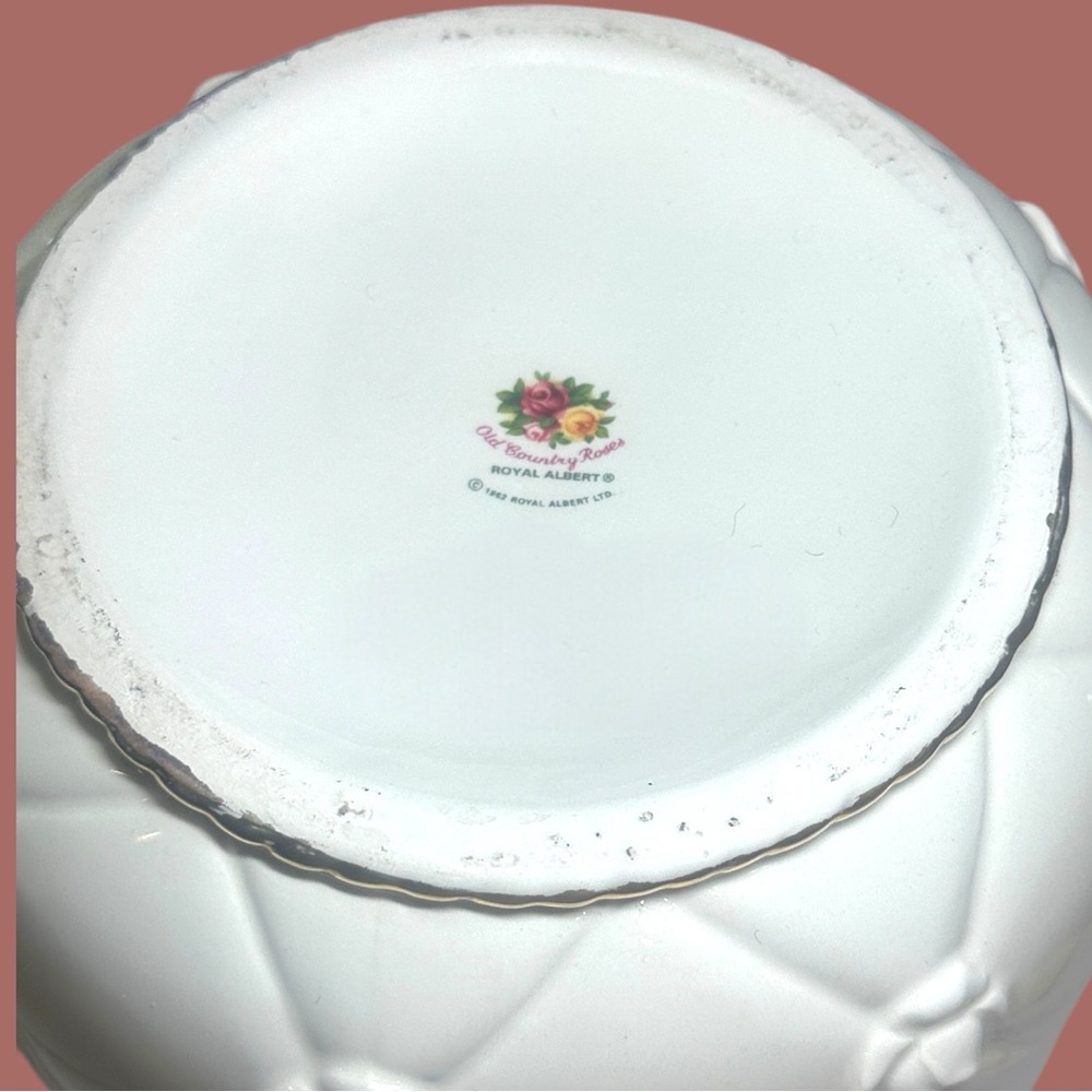 Royal Albert Old English Rose Rosebud Planter (H8.5”) (EUC) - Picture 7 of 8